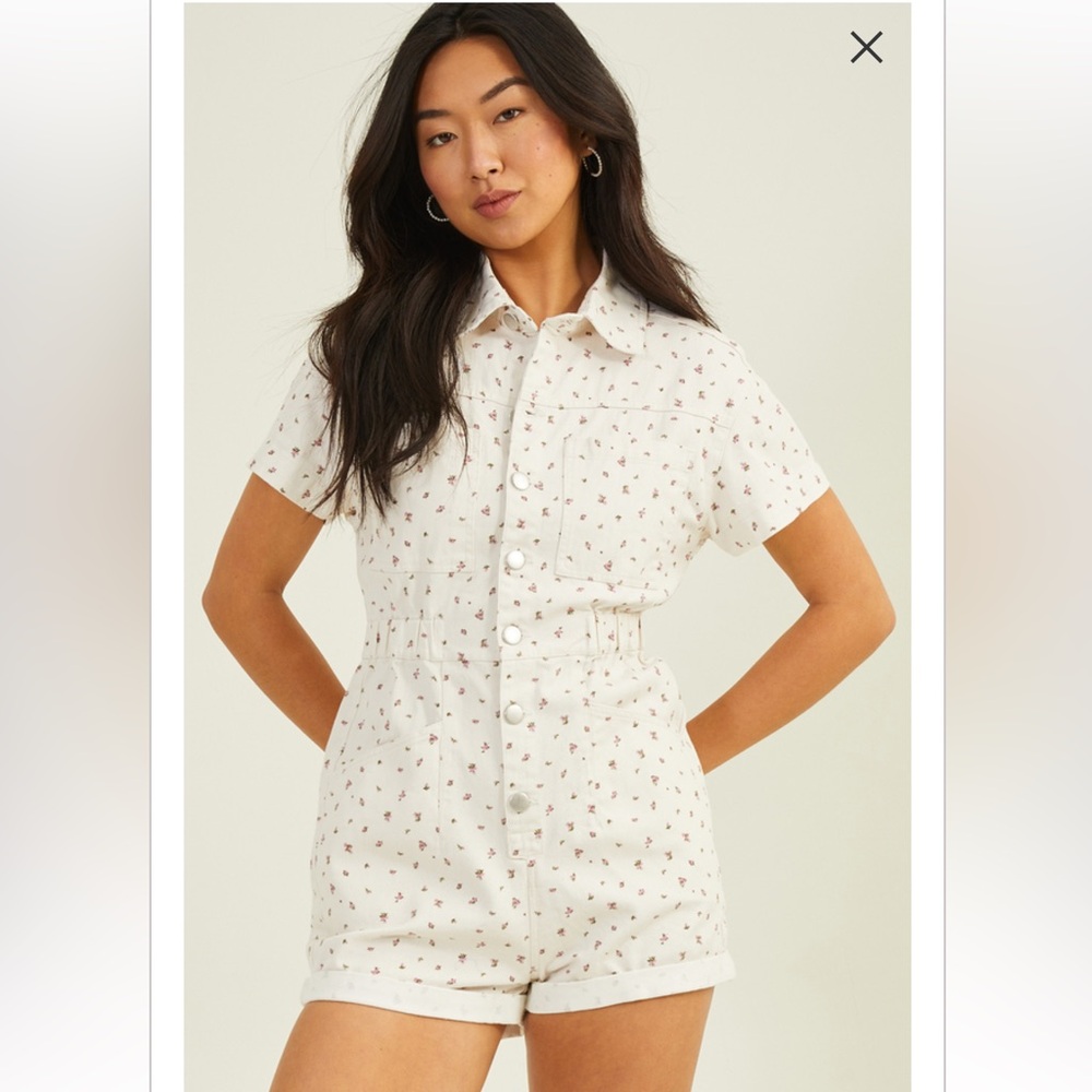 New with tags Altar’d State Skylar cargo romper floral